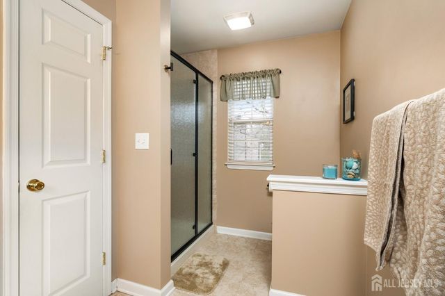 17 Dogwood Lane, Hamilton, NJ 08690