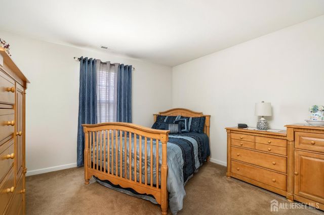 17 Dogwood Lane, Hamilton, NJ 08690