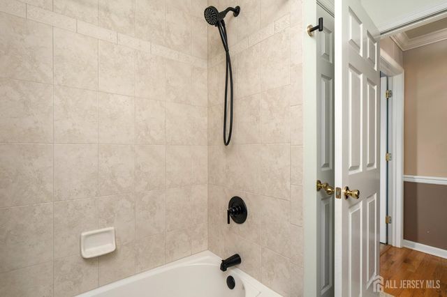 17 Dogwood Lane, Hamilton, NJ 08690