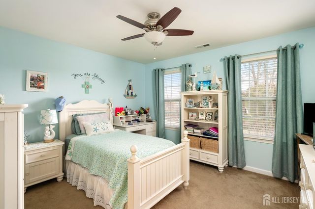 17 Dogwood Lane, Hamilton, NJ 08690