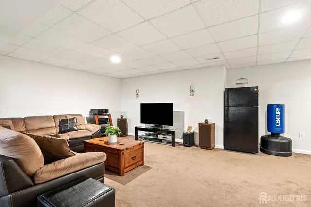 17 Dogwood Lane, Hamilton, NJ 08690