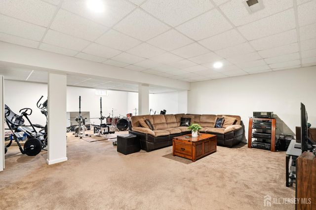 17 Dogwood Lane, Hamilton, NJ 08690