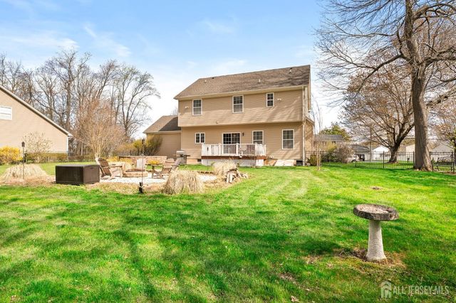 17 Dogwood Lane, Hamilton, NJ 08690