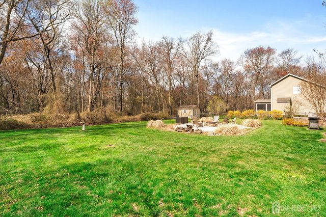 17 Dogwood Lane, Hamilton, NJ 08690