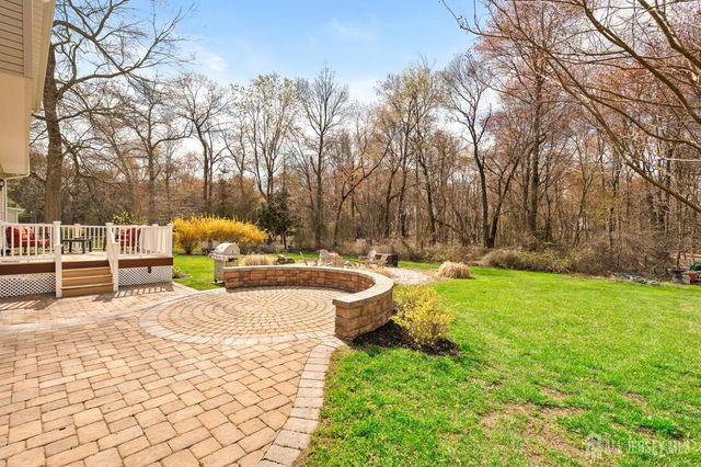 17 Dogwood Lane, Hamilton, NJ 08690