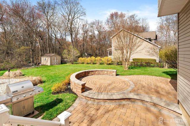 17 Dogwood Lane, Hamilton, NJ 08690