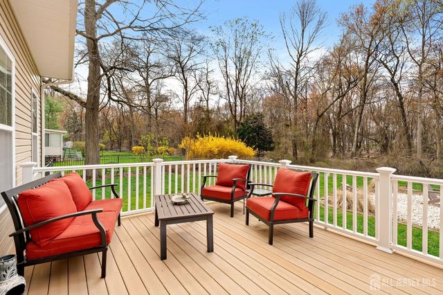 17 Dogwood Lane, Hamilton, NJ 08690