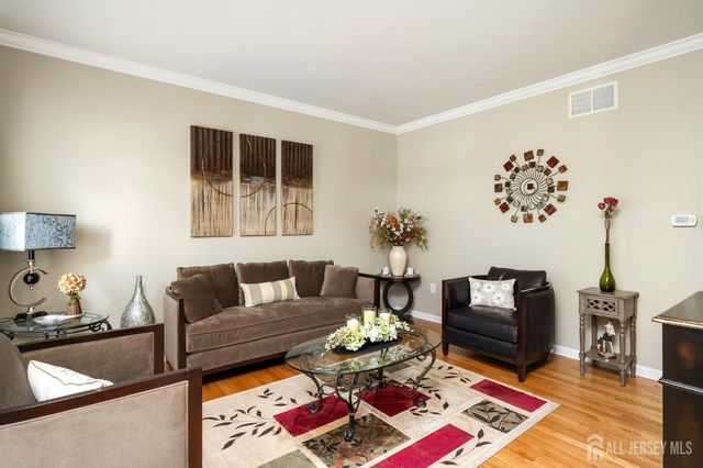 17 Dogwood Lane, Hamilton, NJ 08690