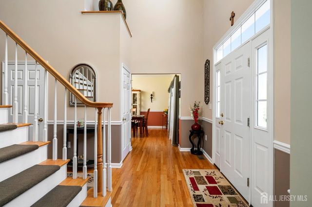 17 Dogwood Lane, Hamilton, NJ 08690