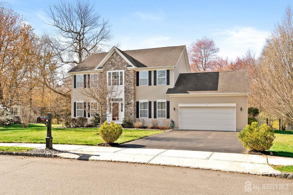 17 Dogwood Lane, Hamilton, NJ 08690