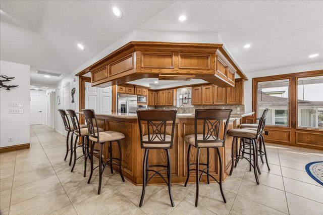 209 Bora Bora Drive, Tiki Island, TX 77554