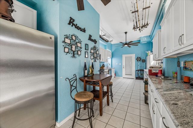 209 Bora Bora Drive, Tiki Island, TX 77554