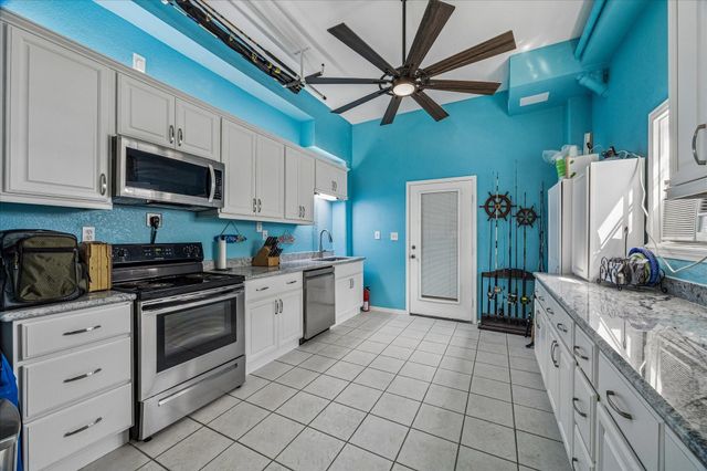209 Bora Bora Drive, Tiki Island, TX 77554