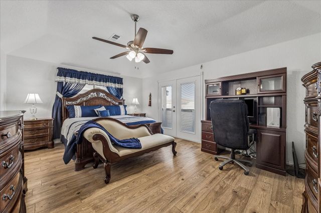 209 Bora Bora Drive, Tiki Island, TX 77554