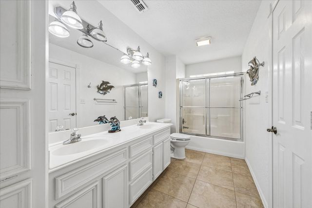 209 Bora Bora Drive, Tiki Island, TX 77554