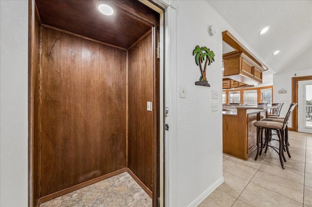 209 Bora Bora Drive, Tiki Island, TX 77554