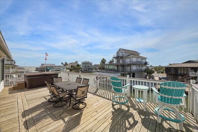 209 Bora Bora Drive, Tiki Island, TX 77554
