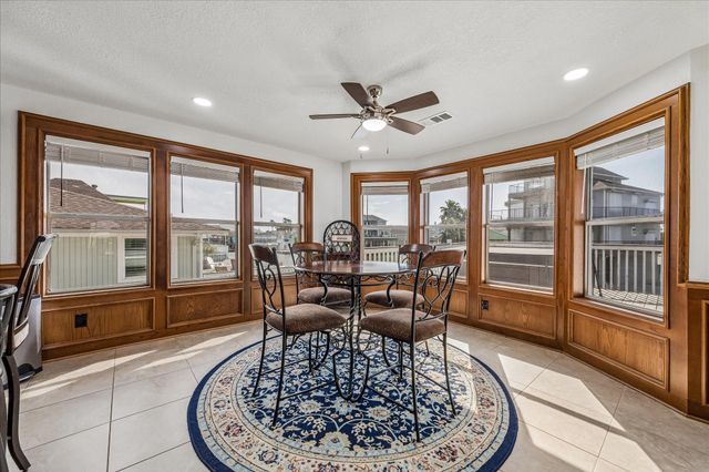 209 Bora Bora Drive, Tiki Island, TX 77554