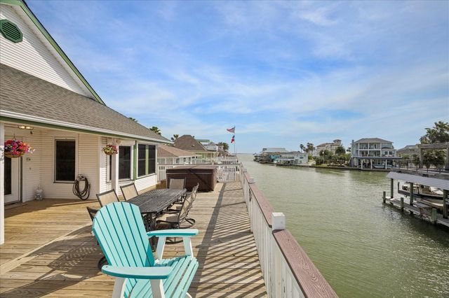 209 Bora Bora Drive, Tiki Island, TX 77554