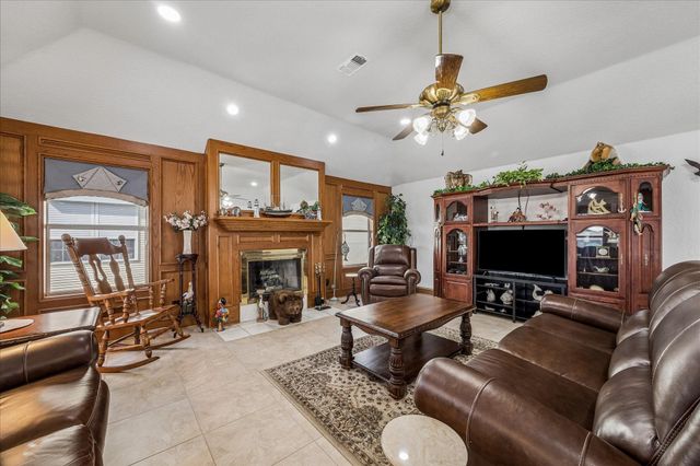 209 Bora Bora Drive, Tiki Island, TX 77554