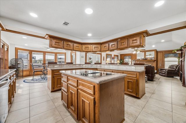 209 Bora Bora Drive, Tiki Island, TX 77554