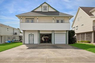 209 Bora Bora Drive, Tiki Island, TX 77554