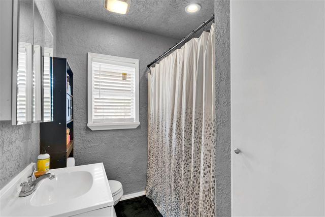 27 NW 28th St, Lawton, OK 73505