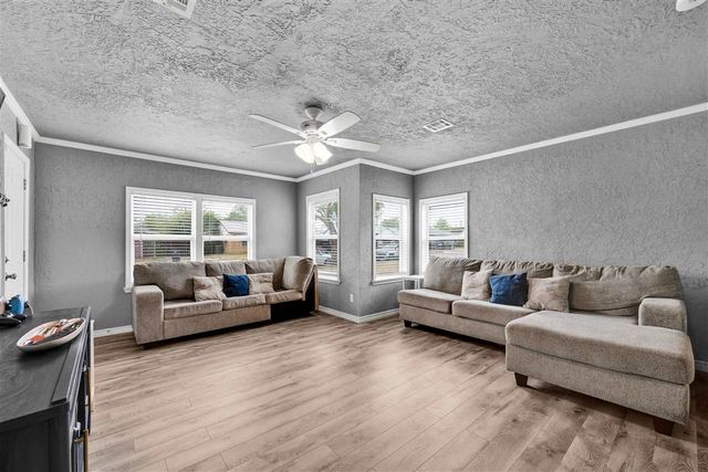 27 NW 28th St, Lawton, OK 73505