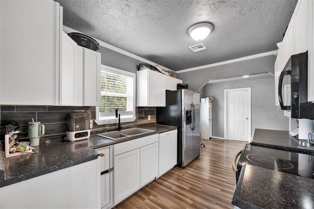 27 NW 28th St, Lawton, OK 73505