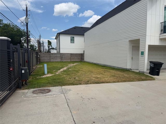 4621 Crown Bend Lane, Houston, TX 77018