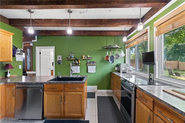 1924 Caroline Avenue, Norton, OH 44203