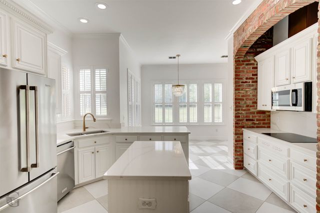 316 Autumn Ridge Drive, Bossier City, LA 71111