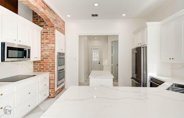 316 Autumn Ridge Drive, Bossier City, LA 71111