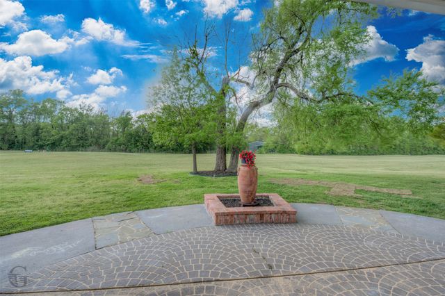 316 Autumn Ridge Drive, Bossier City, LA 71111