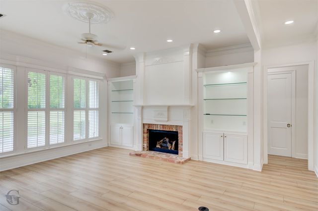 316 Autumn Ridge Drive, Bossier City, LA 71111