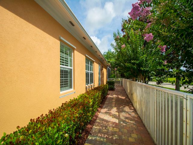 5406 Barbados Square, Vero Beach, FL 32967