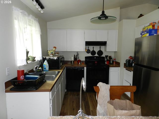 2375 Se WASHINGTON Ct, Hillsboro, OR 97123