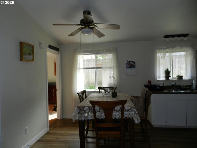 2375 Se WASHINGTON Ct, Hillsboro, OR 97123