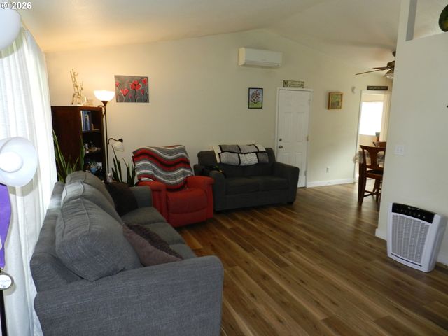 2375 Se WASHINGTON Ct, Hillsboro, OR 97123