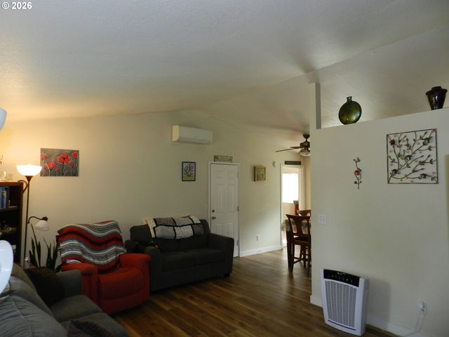 2375 Se WASHINGTON Ct, Hillsboro, OR 97123
