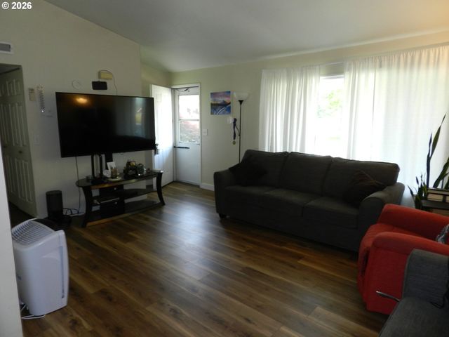 2375 Se WASHINGTON Ct, Hillsboro, OR 97123