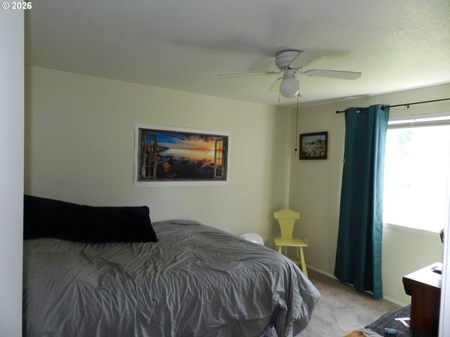 2375 Se WASHINGTON Ct, Hillsboro, OR 97123