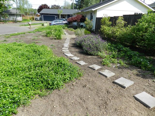 2375 Se WASHINGTON Ct, Hillsboro, OR 97123