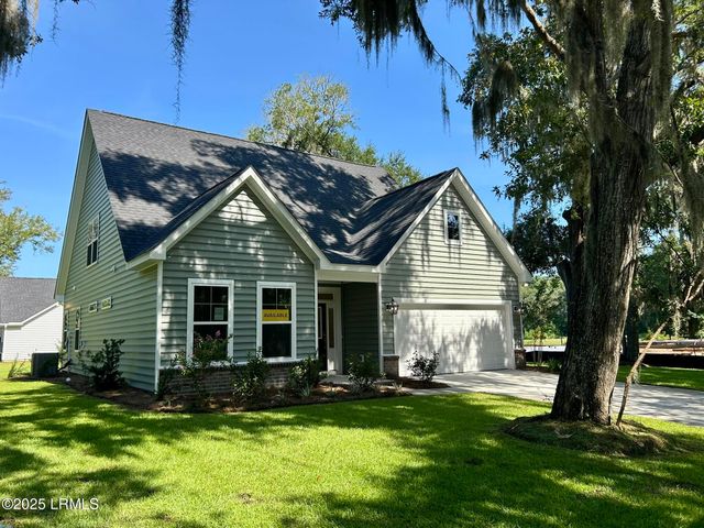 1 Alumni Road, Beaufort, SC 29907