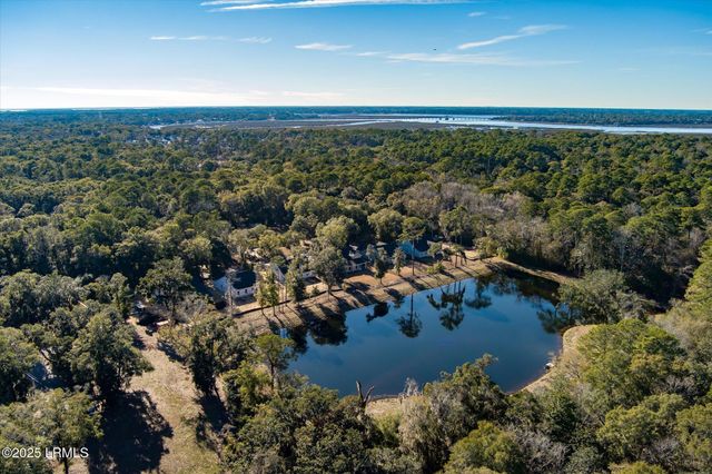1 Alumni Road, Beaufort, SC 29907