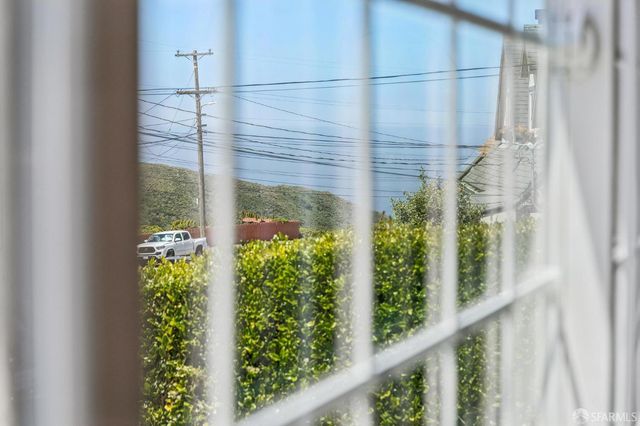 727 Lockhaven Drive, Pacifica, CA 94044