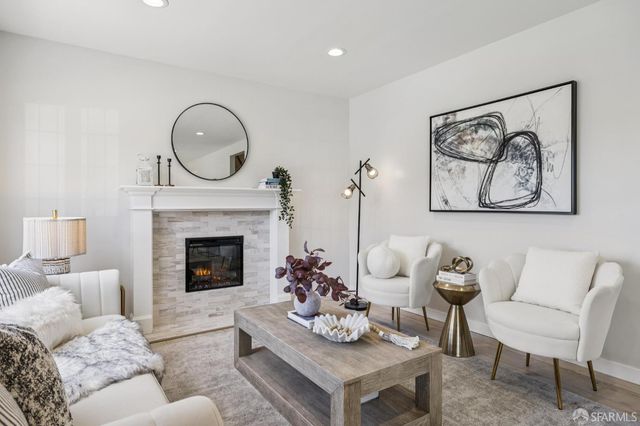 727 Lockhaven Drive, Pacifica, CA 94044