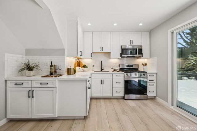 727 Lockhaven Drive, Pacifica, CA 94044