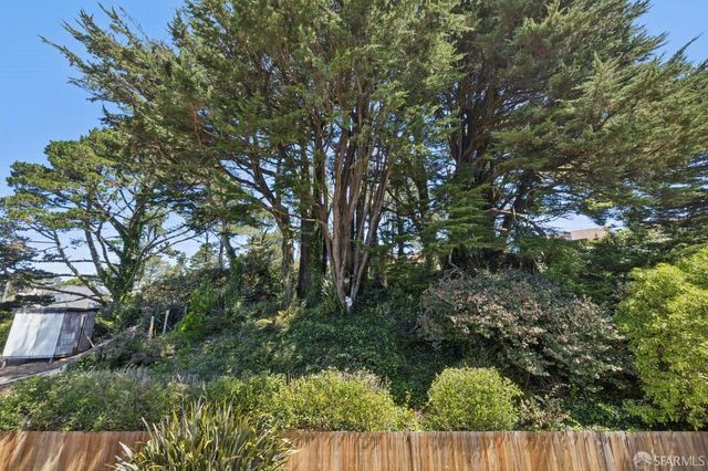 727 Lockhaven Drive, Pacifica, CA 94044