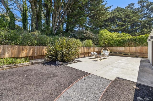 727 Lockhaven Drive, Pacifica, CA 94044